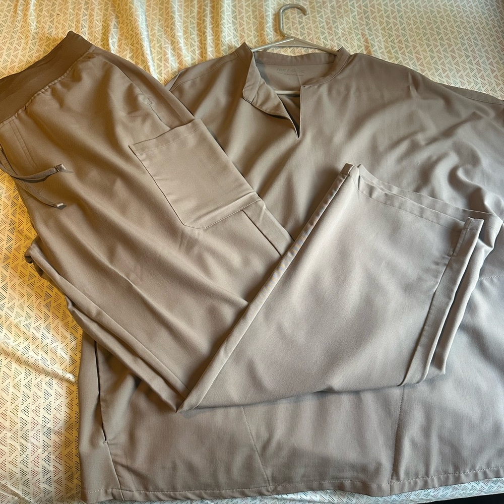 Mandala XL beige scrubs